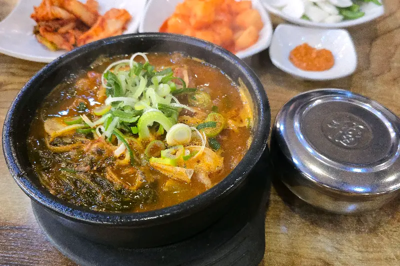 푸짐한 뼈해장국