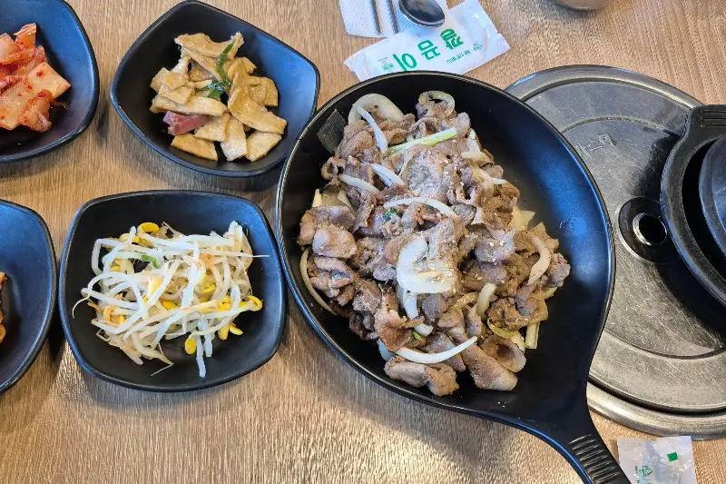 삼겹살과 김치말이국수