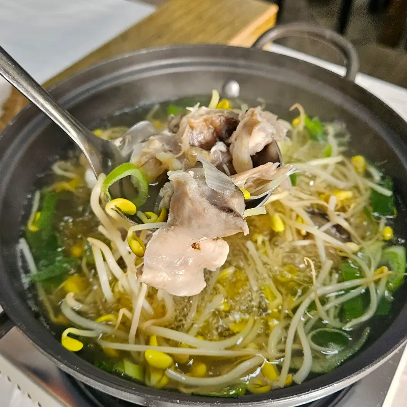 서비스로 제공되는 시원한 아구탕