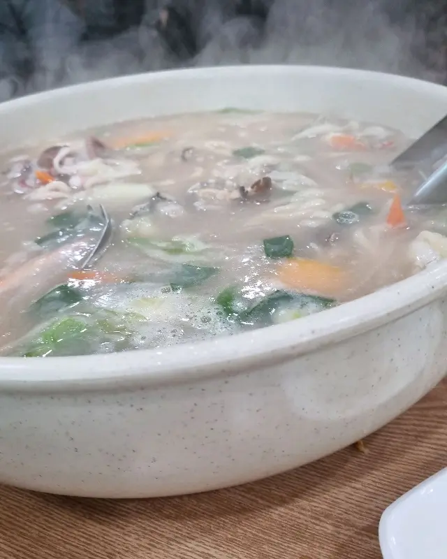 푸짐한 해물칼국수
