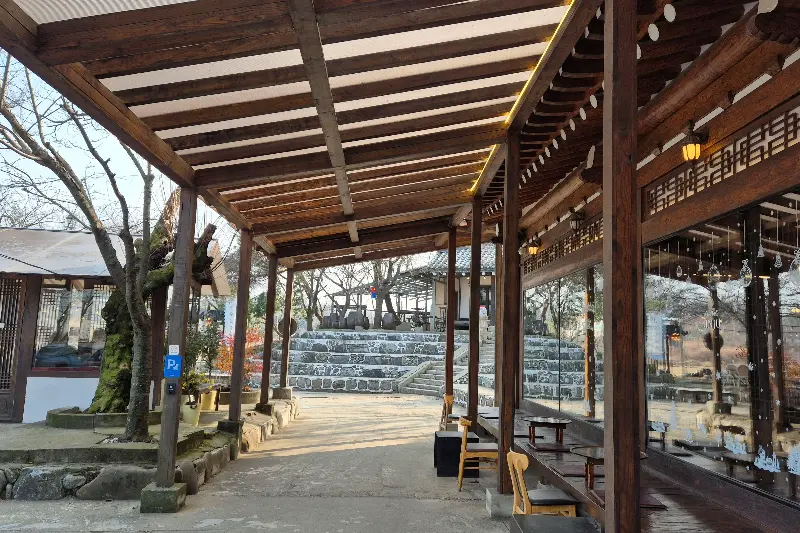 카페 외부 테라스