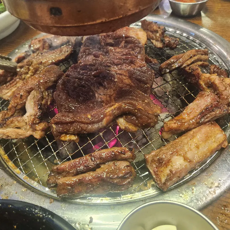 숯불 향 가득한 왕갈비