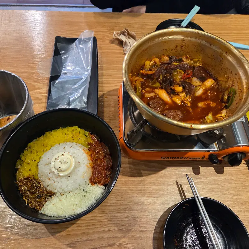 맛있게 비벼진 주먹밥