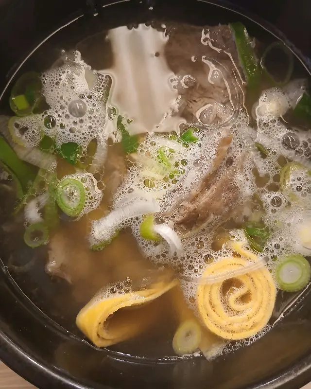 파 송송 썰어 넣은 따끈한 갈비탕