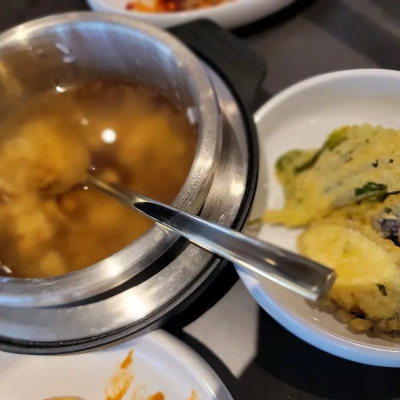 영양 솥밥과 된장찌개