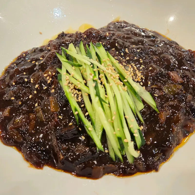 윤기가 흐르는 간짜장