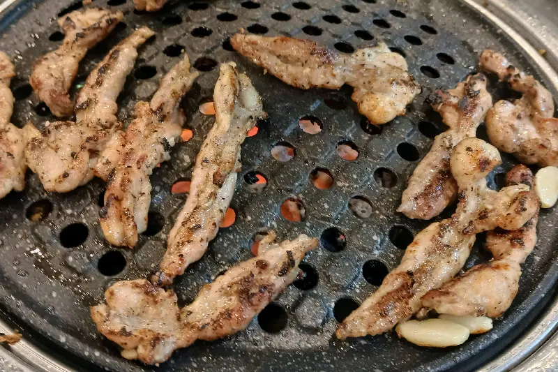 남포통닭 내부 인테리어