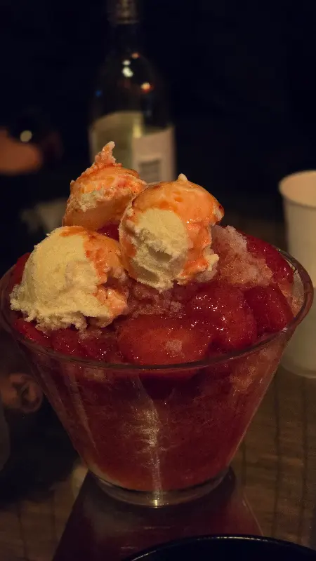 딸기 빙수의 달콤한 비주얼