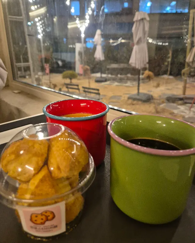 다양한 디저트와 음료