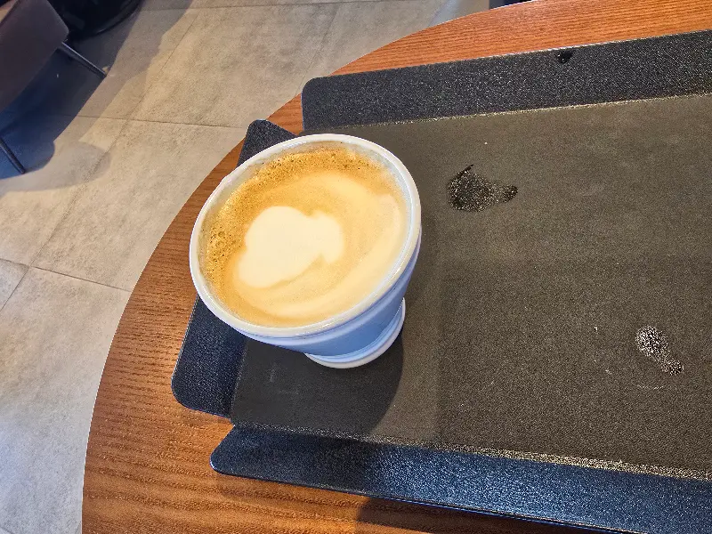 부드러운 바닐라빈 라떼