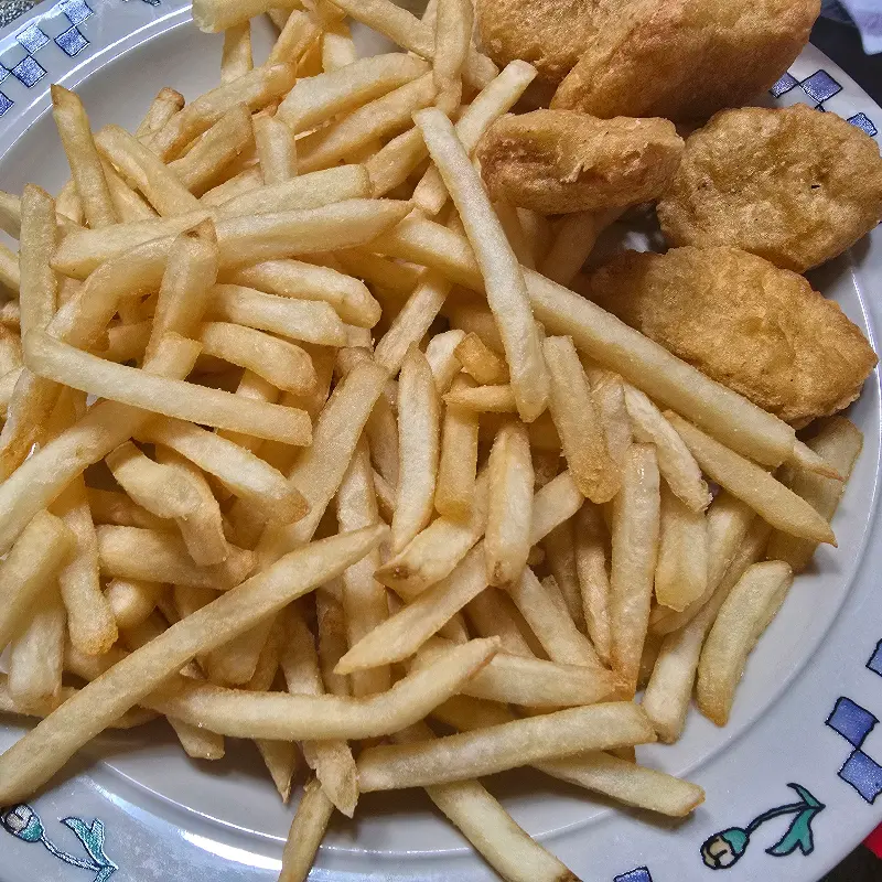 맥너겟과 감자튀김