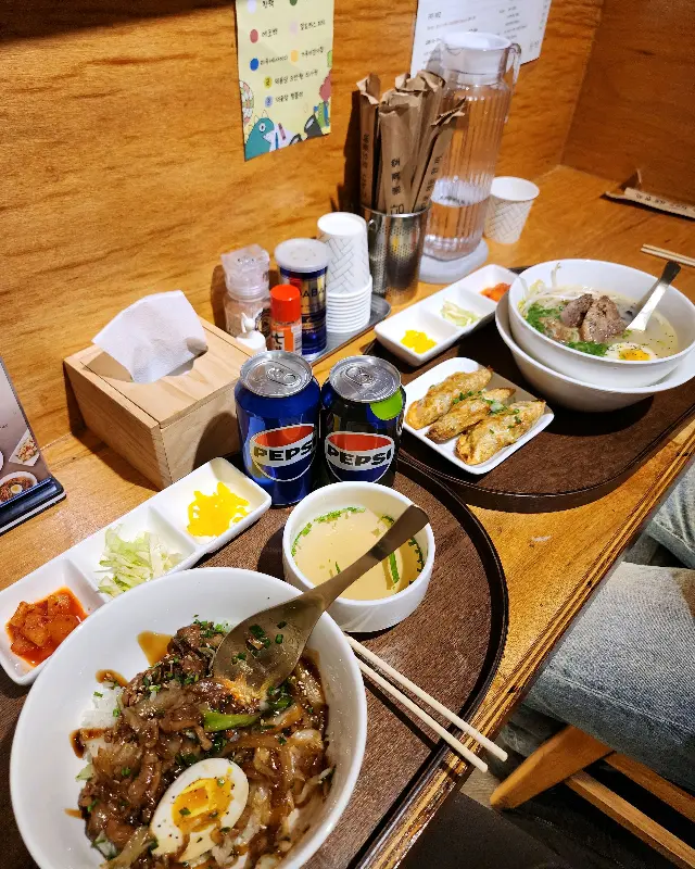 다양한 메뉴를 즐길 수 있는 덕윤당의 테이블 세팅