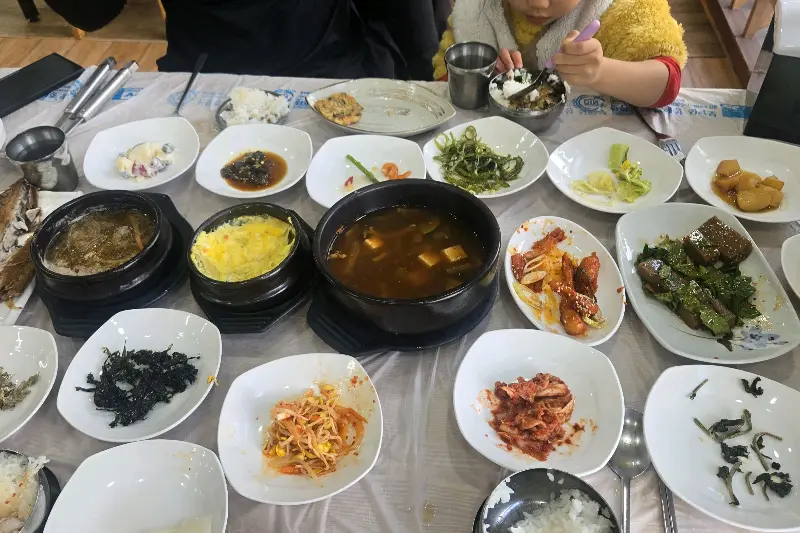 나래가든 시골밥상정식 전체 상차림