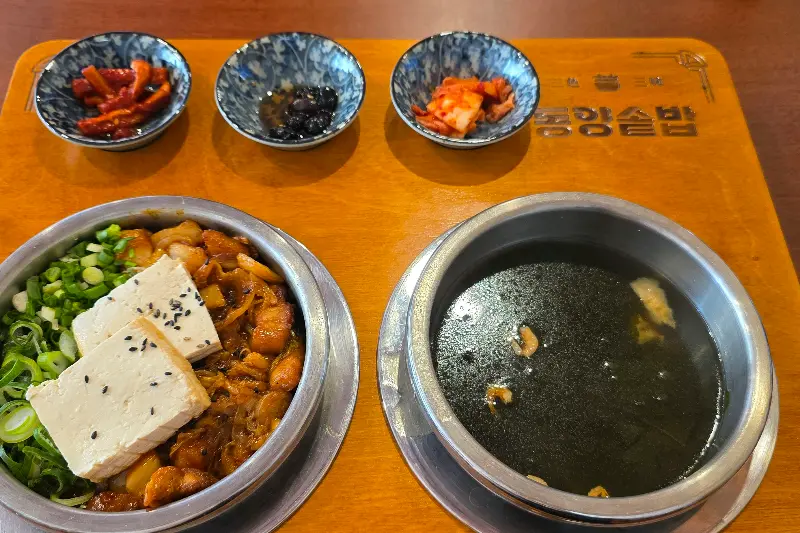 윤기가 흐르는 동파육 솥밥