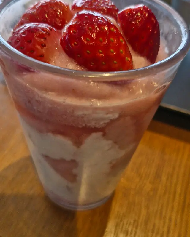 상큼한 딸기 스무디