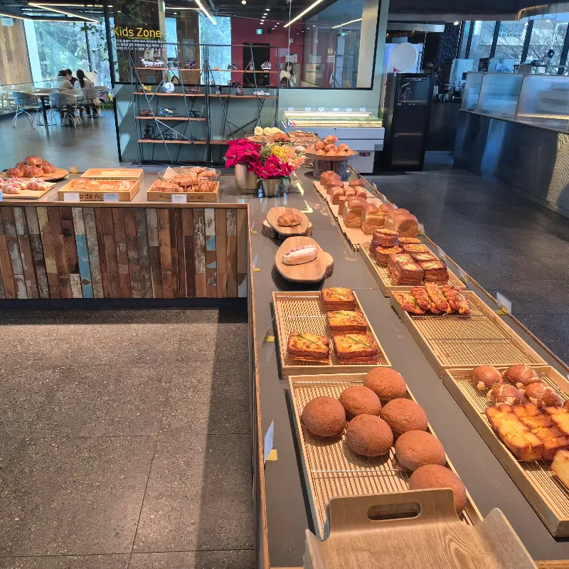 베이커리 진열대
