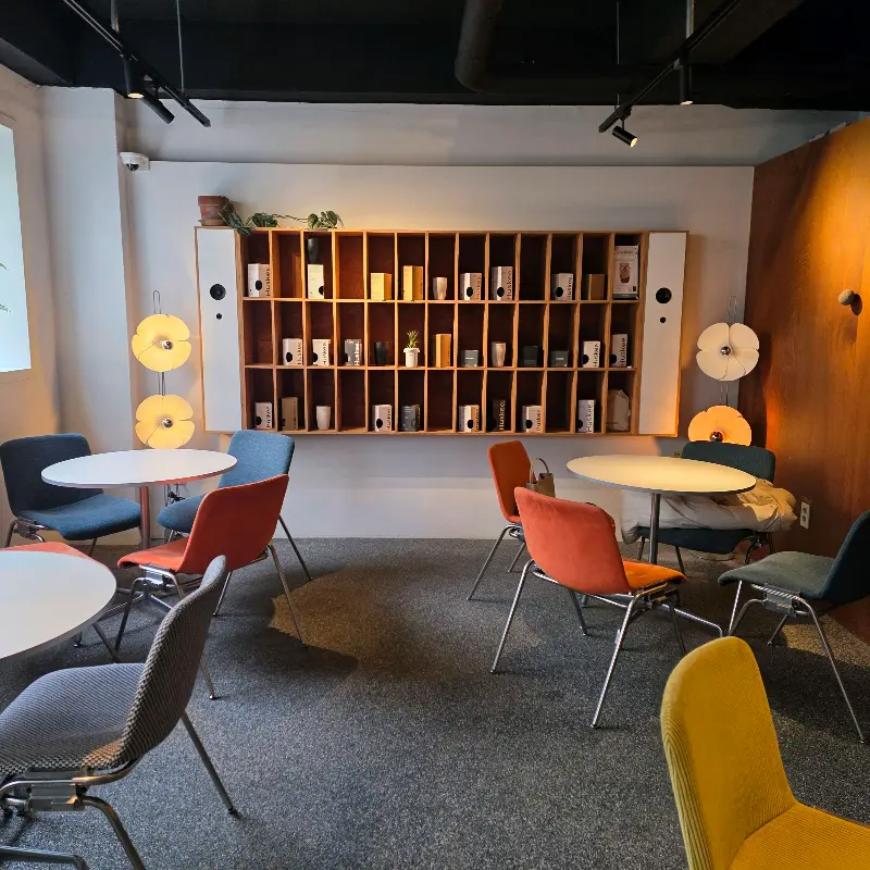 로그아웃 카페 내부