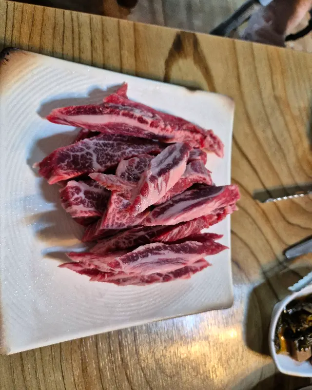 입맛을 자극하는 갈비살 비주얼