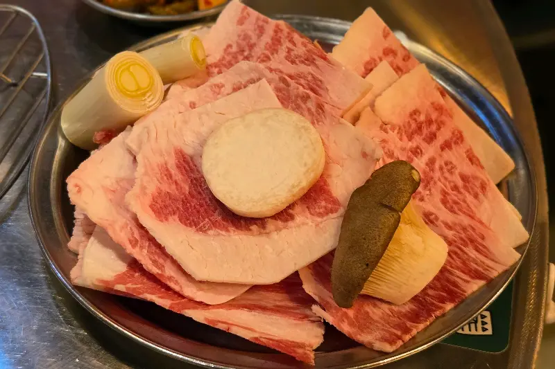 차돌박이와 갓김치의 조화