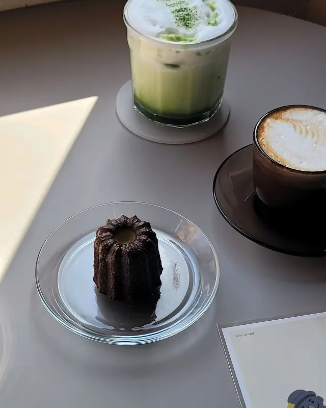 모뉴에트 까눌레와 말차라떼