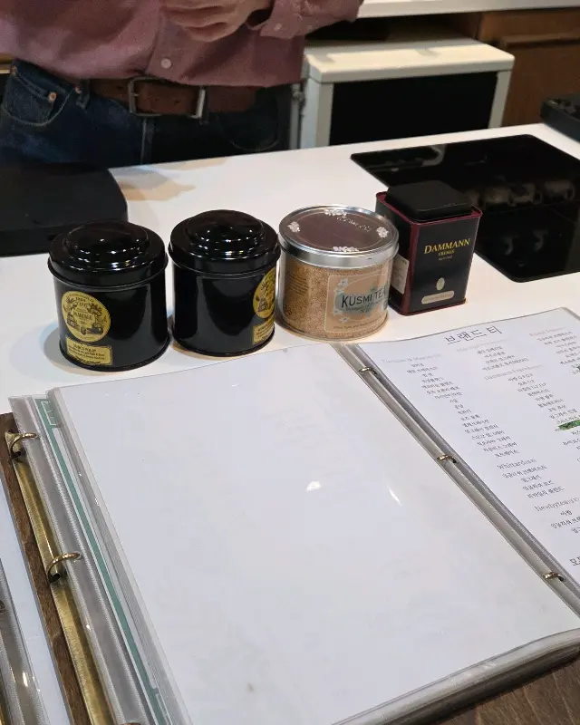 다양한 차 종류가 준비된 메뉴판