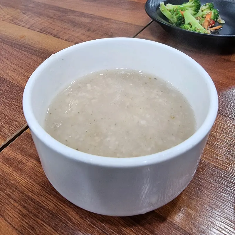 식사 후 제공되는 따뜻한 누룽지