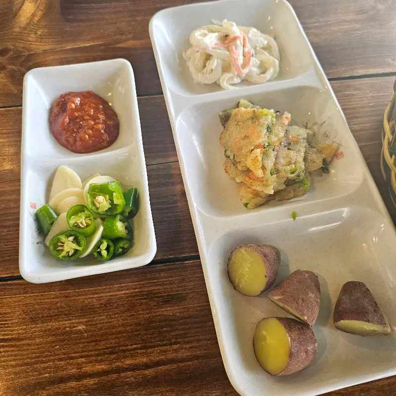 옥천횟집의 정갈한 밑반찬