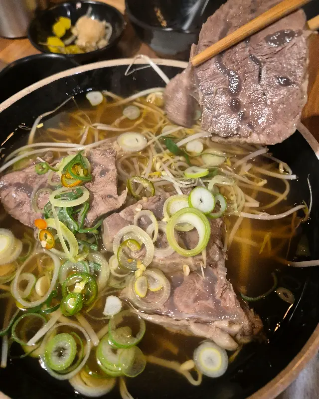 푸짐한 양지 쌀국수