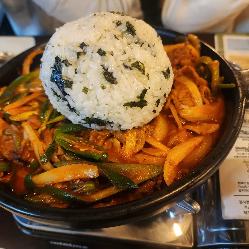 푸짐한 식사 메뉴