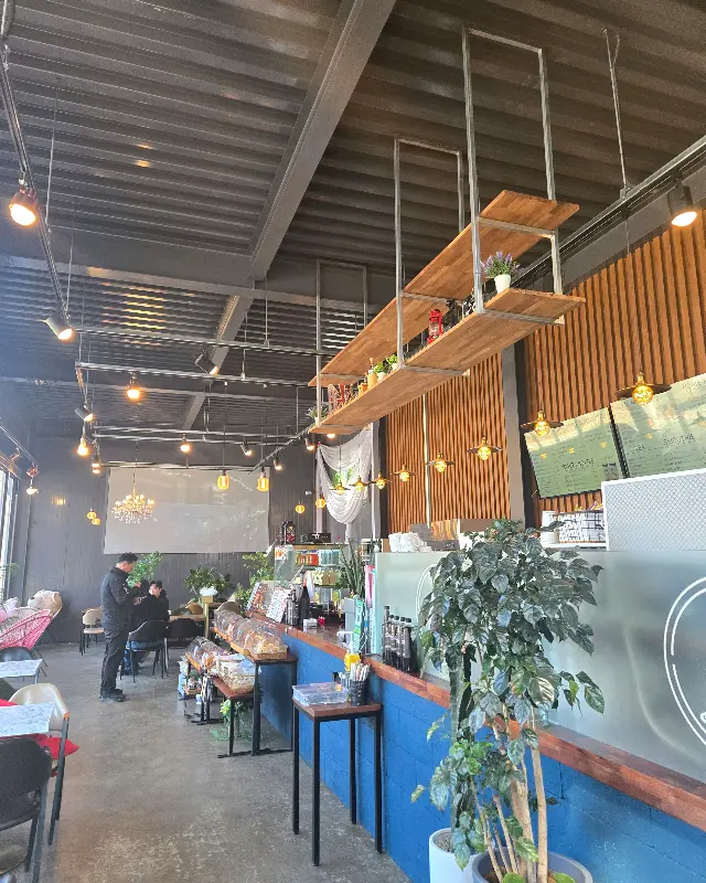 카페 내부 전경