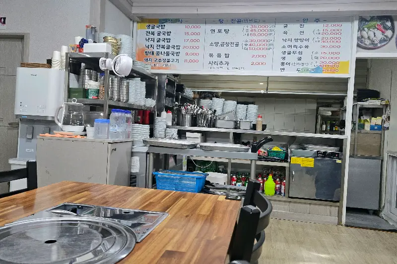 원두막 굴국밥 메뉴판