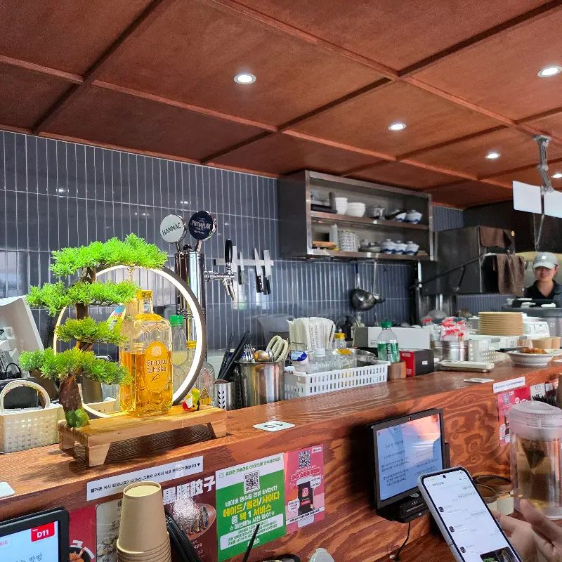 류센소 내부 카운터석