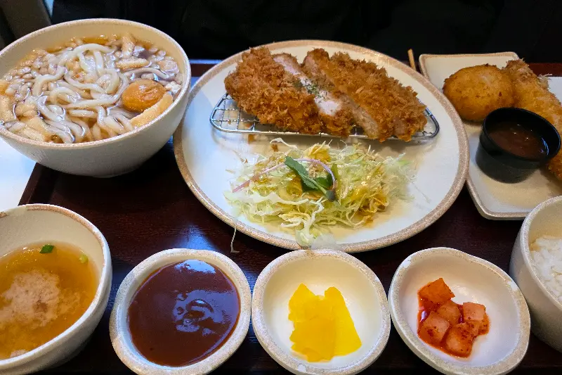 돈까스에 곁들여 먹는 다양한 소스