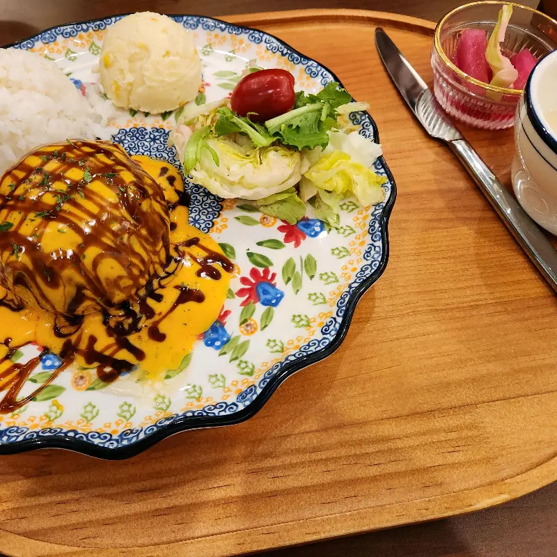 함박스테이크와 곁들여 먹는 гарнир