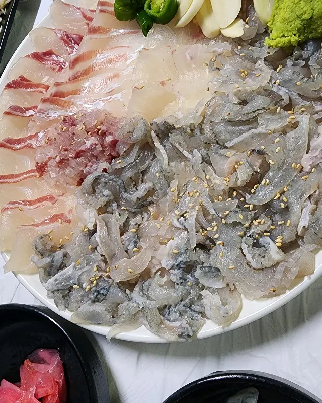 푸짐한 모듬회 한 상 차림