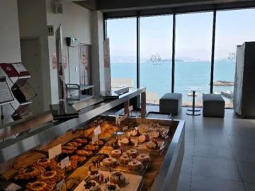 거제 오션뷰에 반하고 커피 맛에 감탄한, 시방리 카페에서 즐기는 힐링 맛집 여행