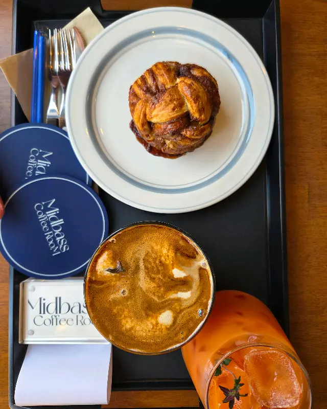 미드베이스 커피와 디저트