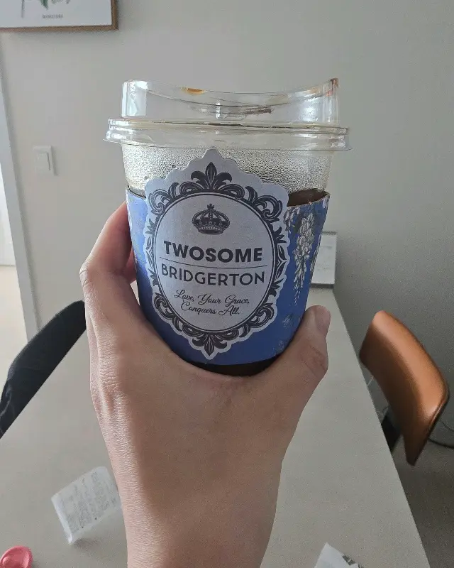 투썸 브리지턴 컵