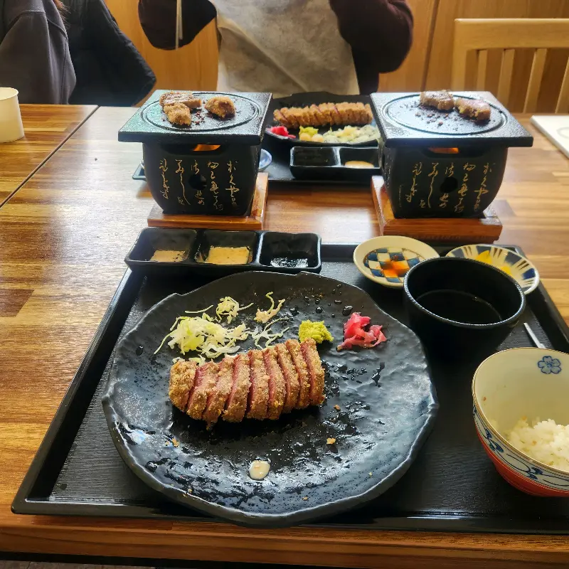 깔끔하고 넓은 매장 내부