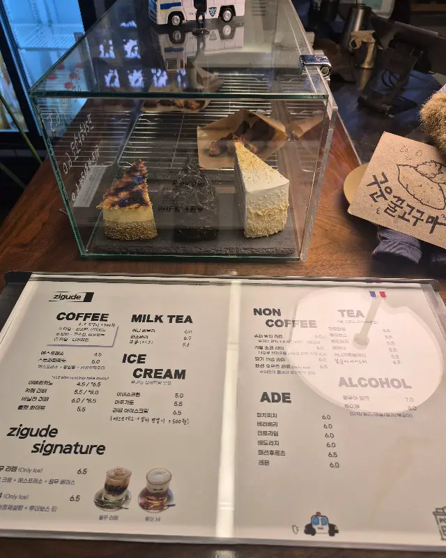 쇼케이스 속 디저트