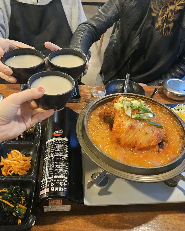 고등어묵은지찜과 함께 곁들이는 막걸리