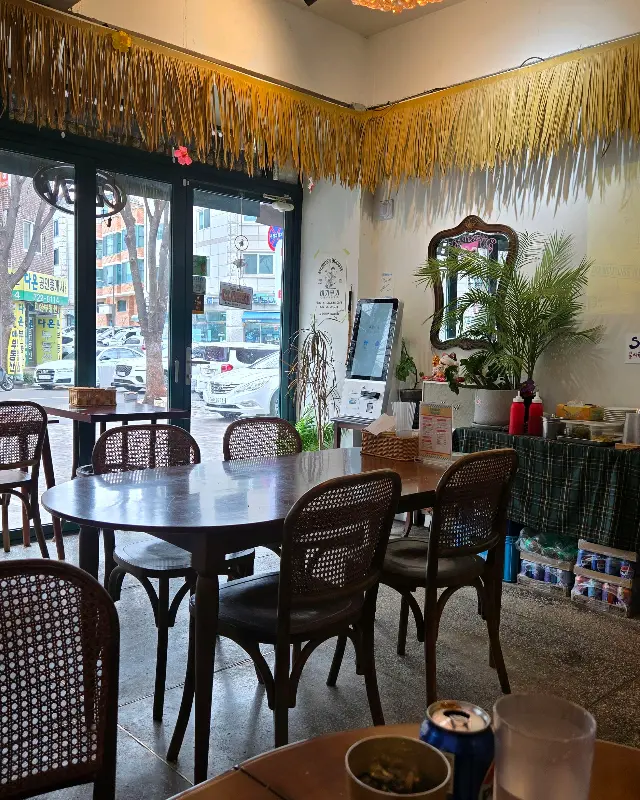 아늑하고 이국적인 분위기의 내부