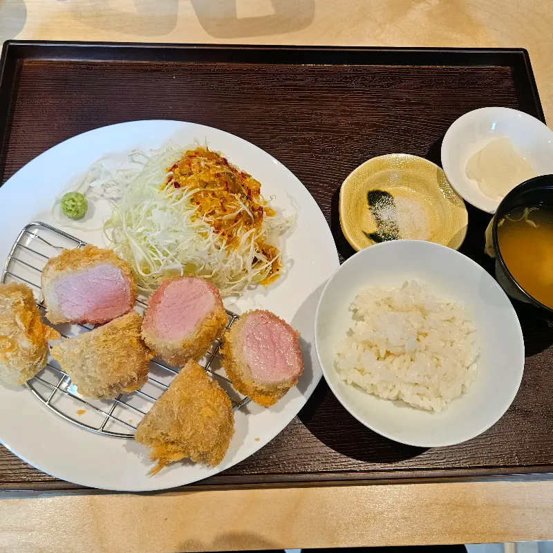 톤키치 한상차림