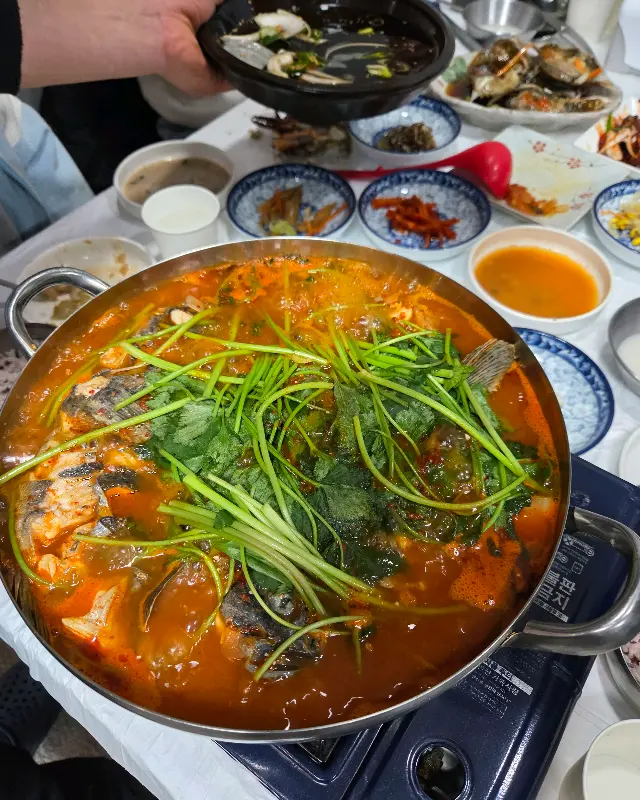 생선구이 백반과 간장게장