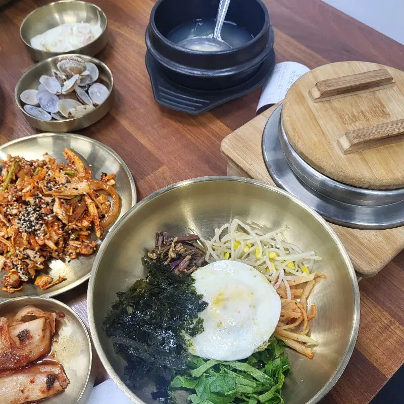 바지락 솥밥과 비빔밥 재료