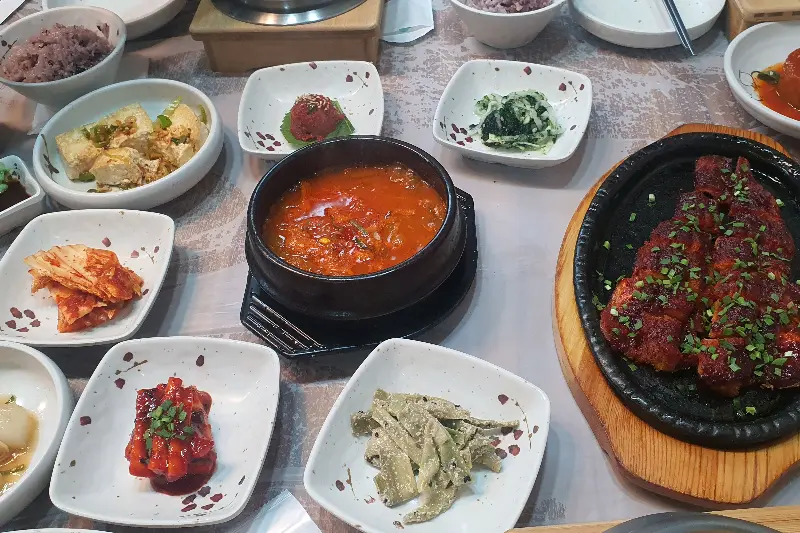 매콤한 김치찌개의 모습