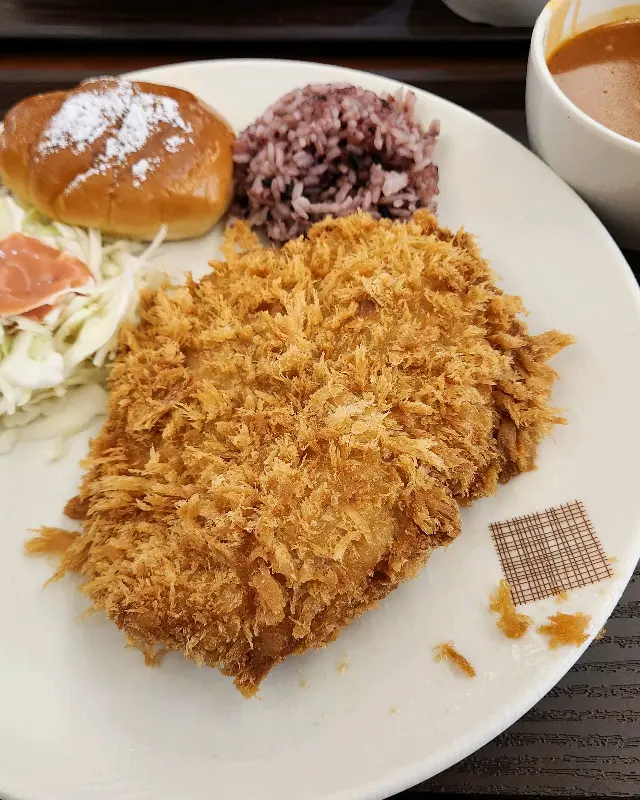 돈까스 한 상 차림