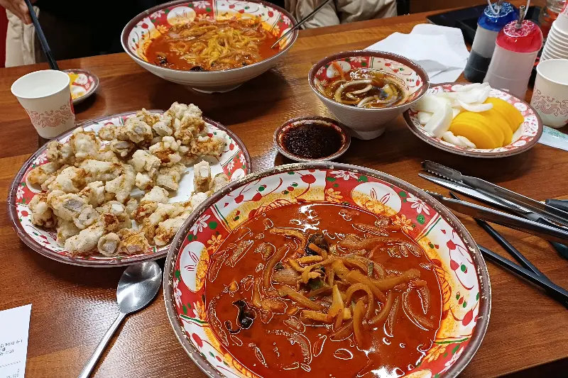 저녁에 찍은 도야짬뽕 간판