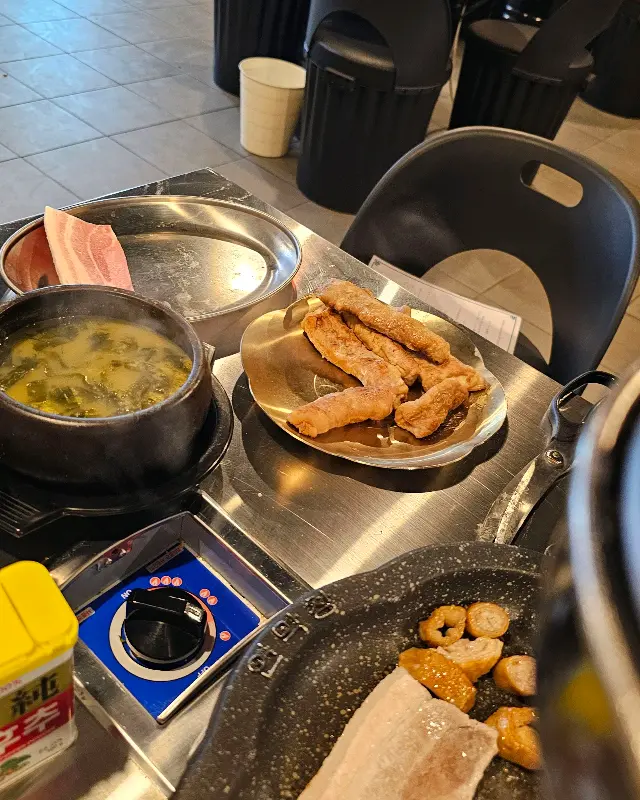 잘 구워진 막창 한 상 차림