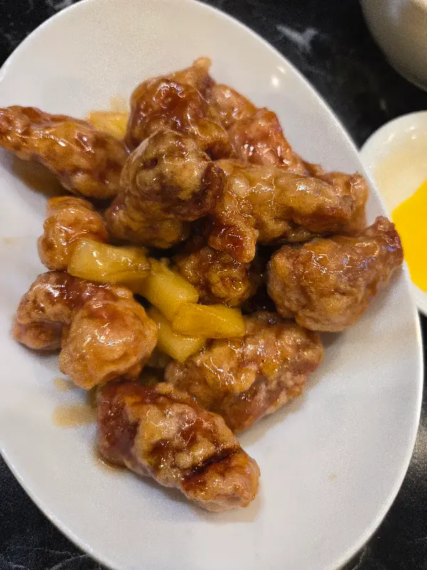 윤기가 좔좔 흐르는 탕수육